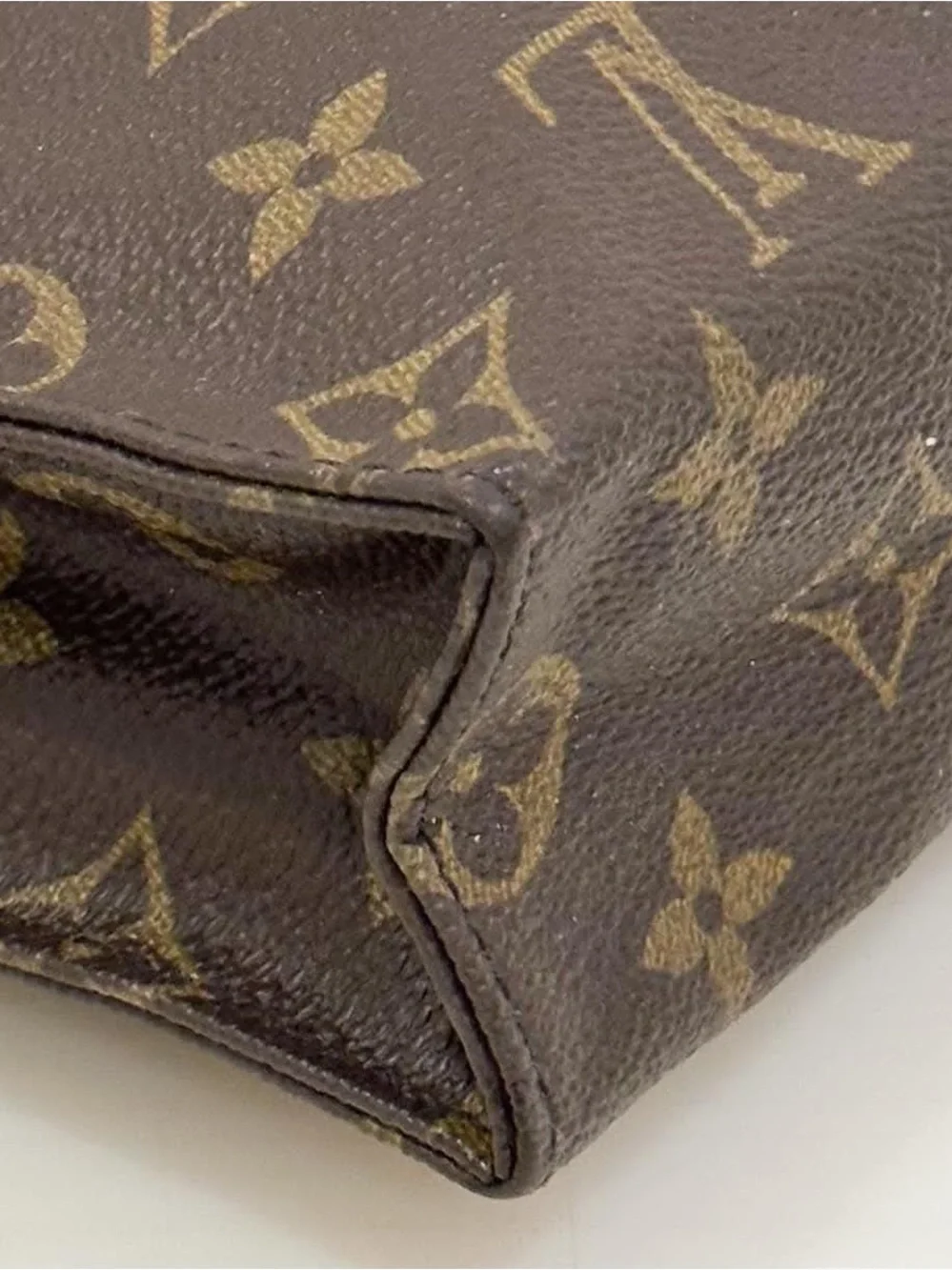 AUTHENTIC Louis Vuitton toiletry 26 bag